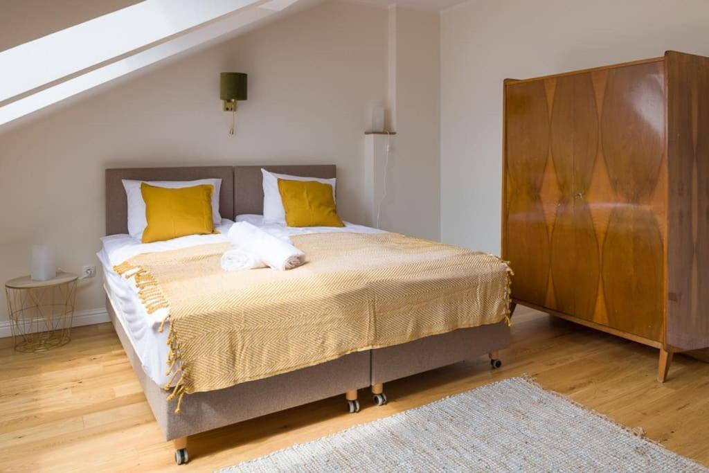 Charming Apartment In Perfect Location — Photos 2