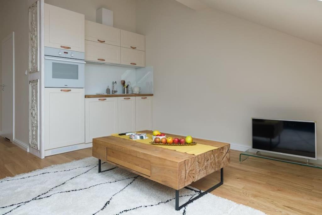 Charming Apartment In Perfect Location — Photos 3